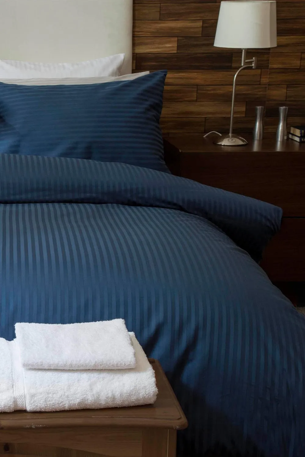 Belledorm Hotel Suite Satin Stripe 540 Thread Count Duvet Cover Set in Navy 1