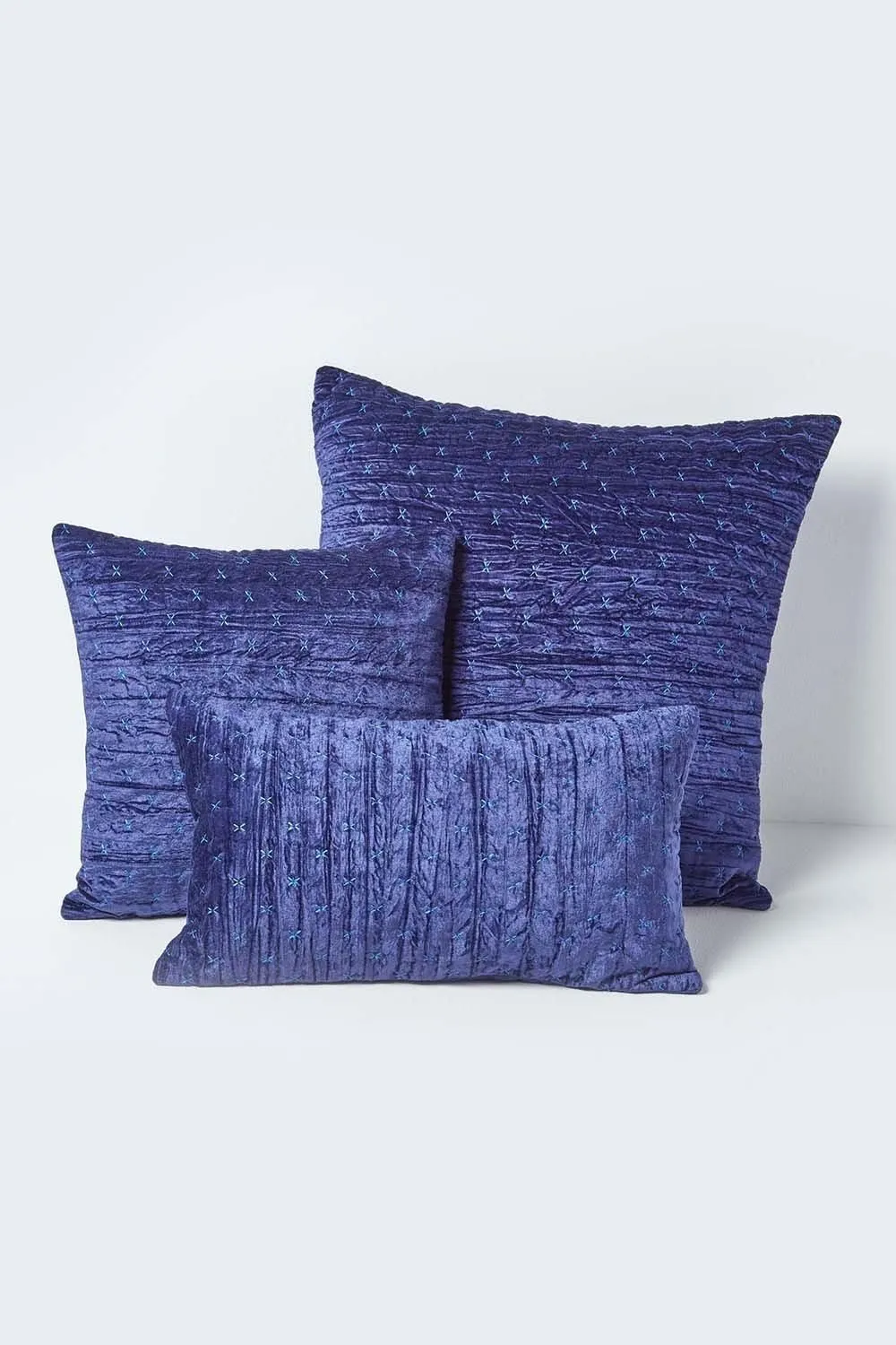 Homescapes Crushed Velvet Cushion Cover in Navy 5