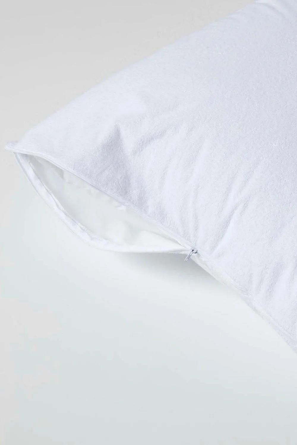 Homescapes Terry Towelling Waterproof Pillow Protectors 65 x 65 cm, Pack of 4 in White 4