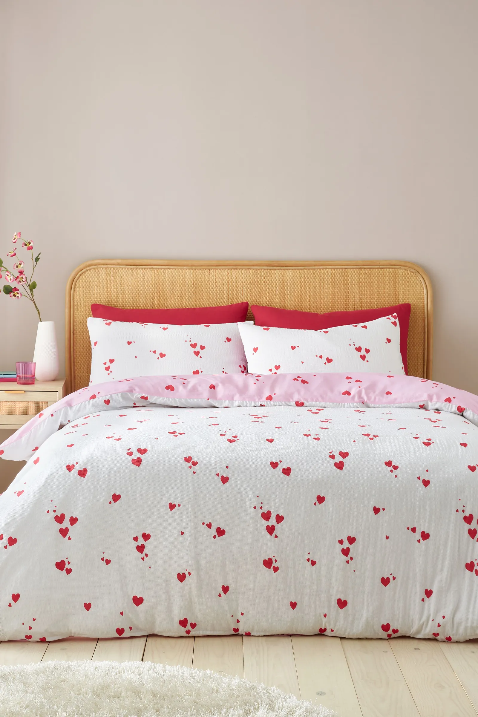 Catherine Lansfield 'Seersucker Heart' Duvet Cover Set in White