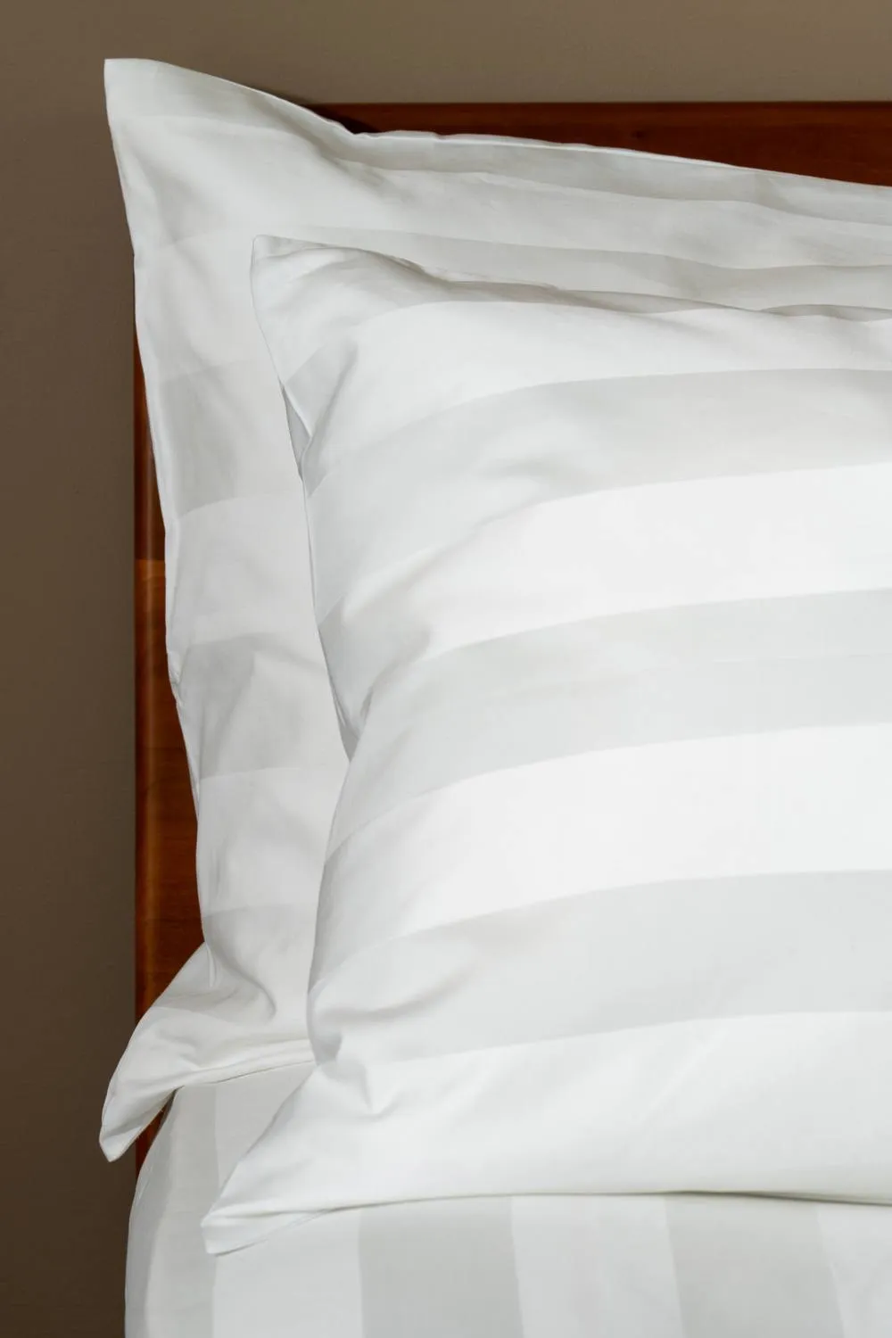 Soak&Sleep 600TC Dobby Stripe Egyptian Cotton Oxford Pillowcase Pair in White 3