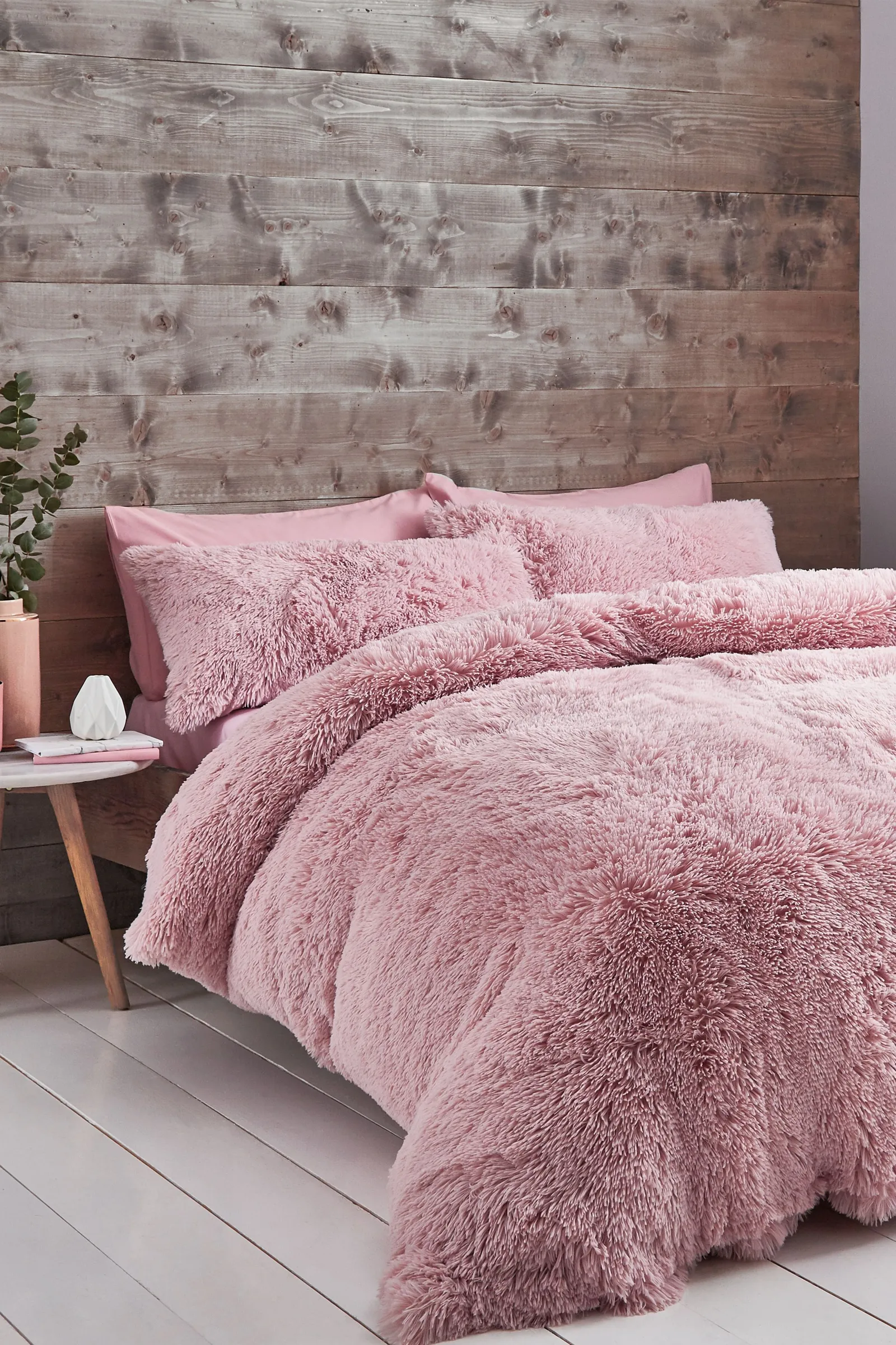 Catherine Lansfield 'Cuddly' Faux Fur Duvet Set in Pink