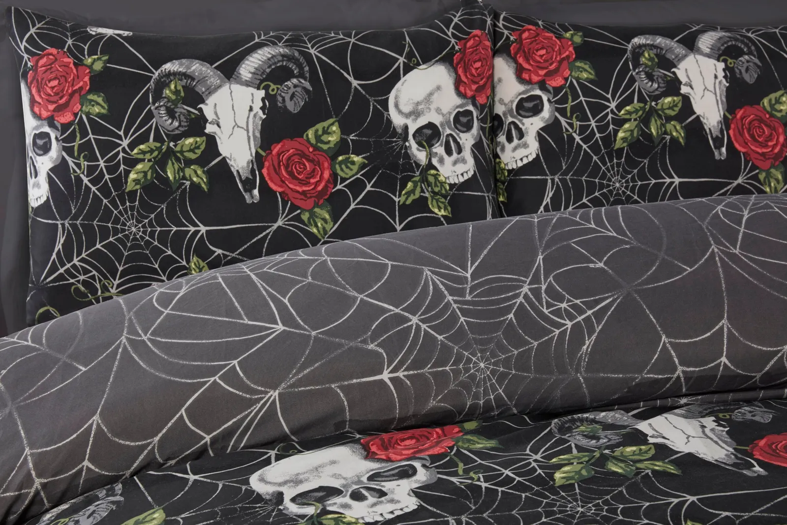 Rapport Home Skulls & Roses Microfibre Duvet Set with Pillowcase 2