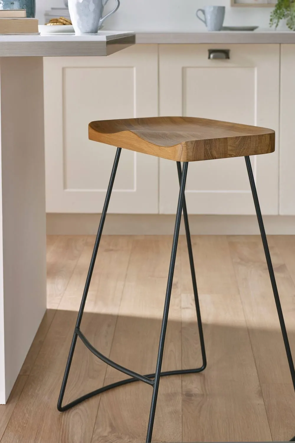 Julian Bowen Travis Bar Stool (Set of 2) in Light Oak 6