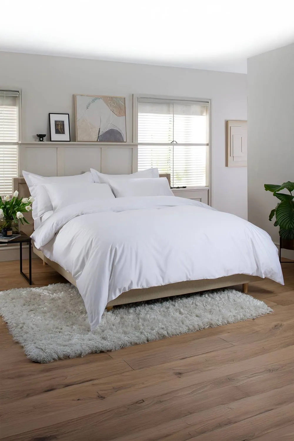 The Lyndon Company Peninsula Luxurious 1000 Thread Count Sateen Cotton Fitted Sheet in White 2
