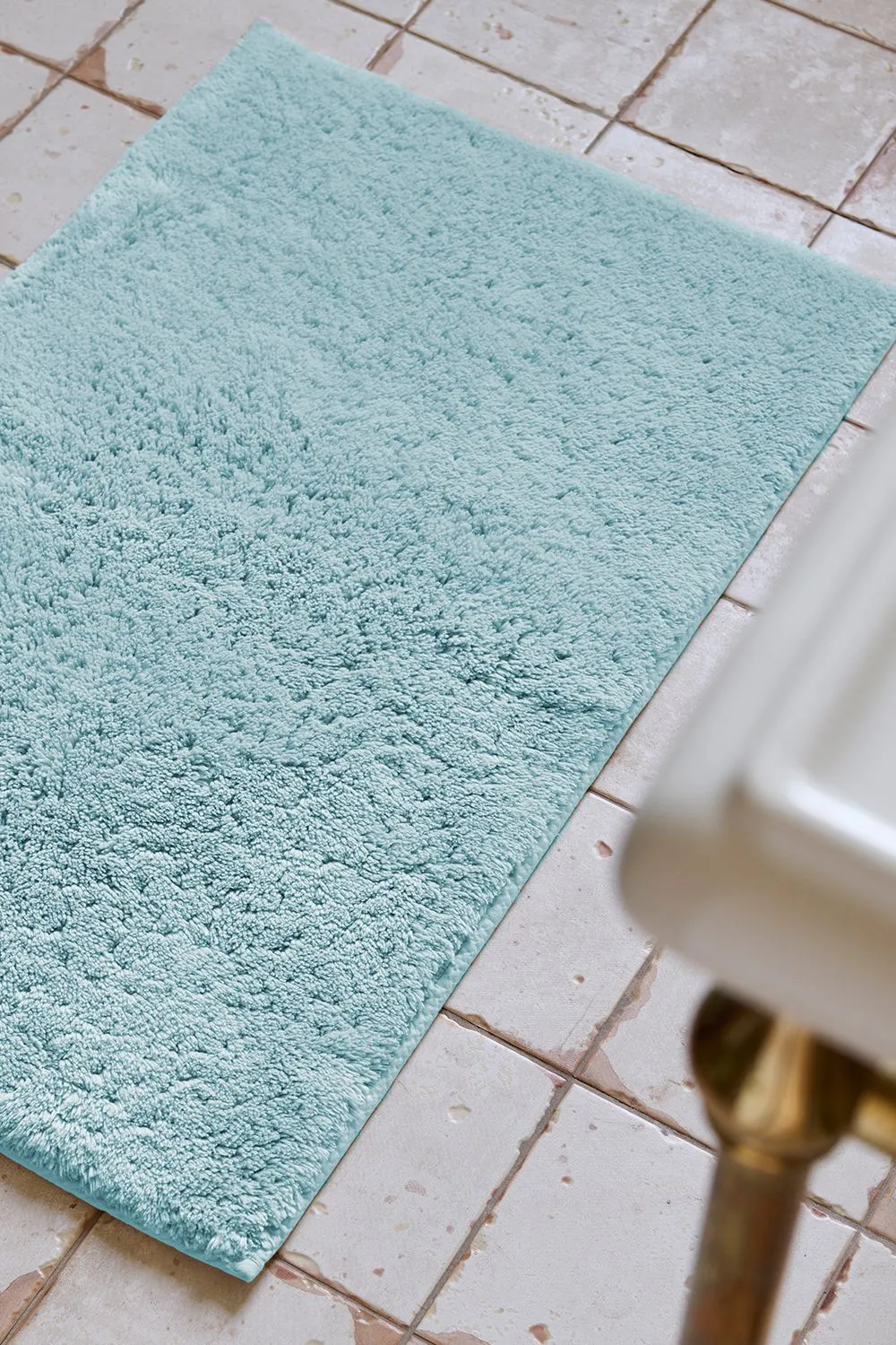 CHRISTY Deep Pile Luxury 100% Cotton 2444GSM Non Slip Bath Rugs in Mid Blue