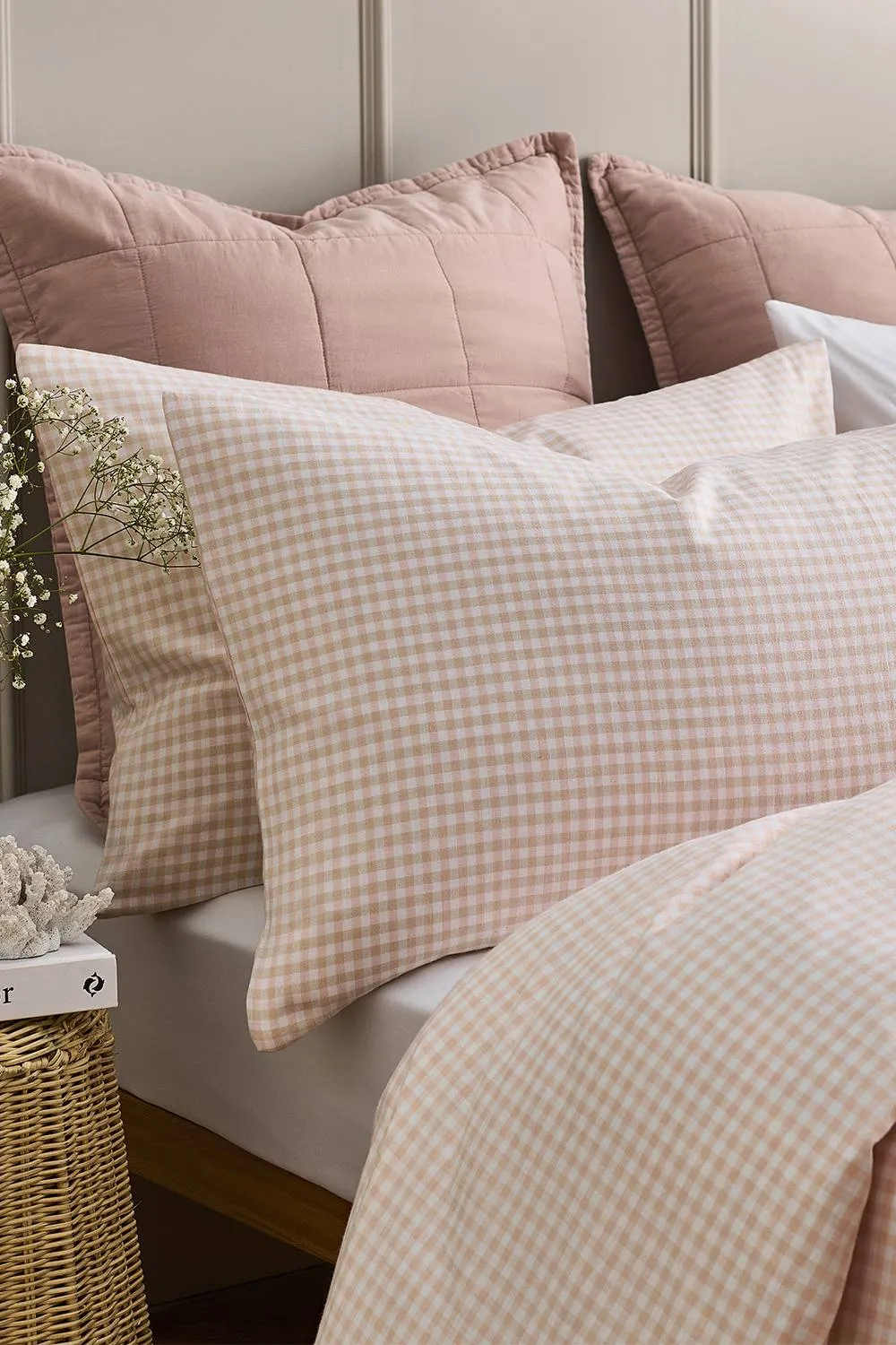 CHRISTY 'Gingham Yarn Dye' Textured Airy Yarn Dye Cotton Pillowcase Pair in Pink