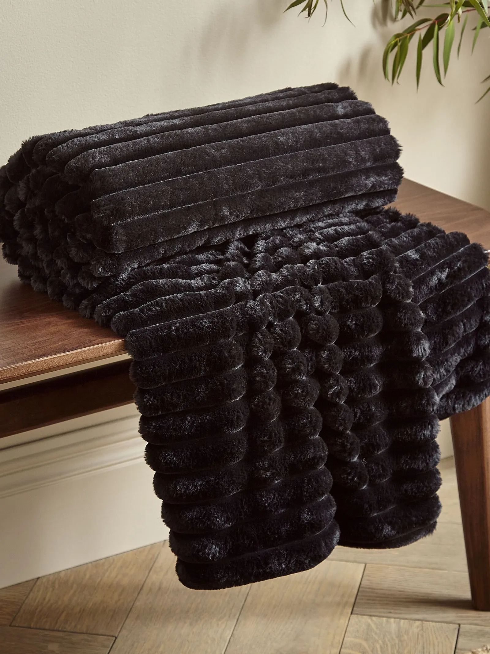 Catherine Lansfield 'Cosy Ribbed' Blanket Throw in Black