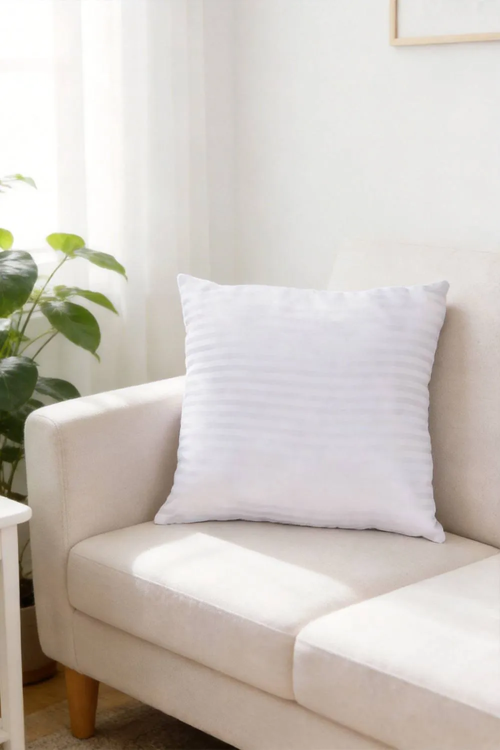 Living and Home Striped Universal Pillow Insert，50 cm x 50 cm in White