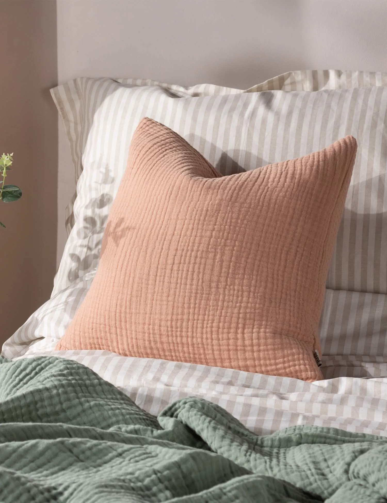 YARD Lark Pure Cotton Cushion Pink