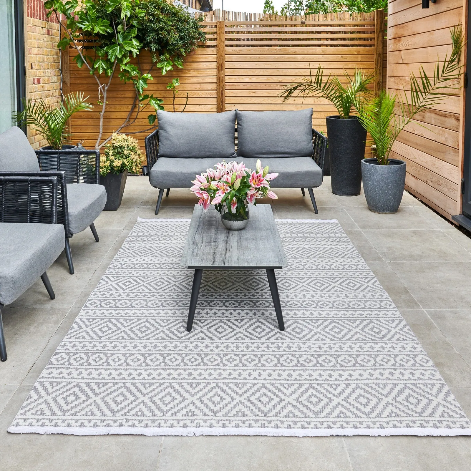 Jazz Traditional Indoor Outdoor Rug Jazz Silver
