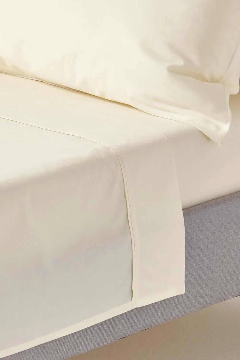 Homescapes Egyptian Cotton Flat Sheet 200 Thread Count in Cream 1