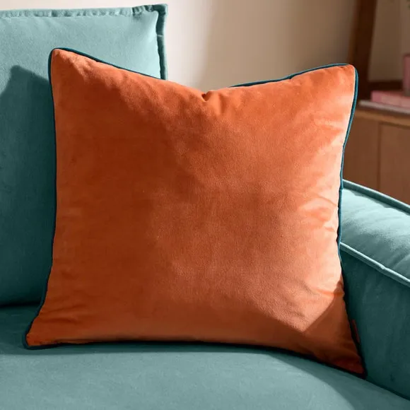 Furn. Square Cushion 1