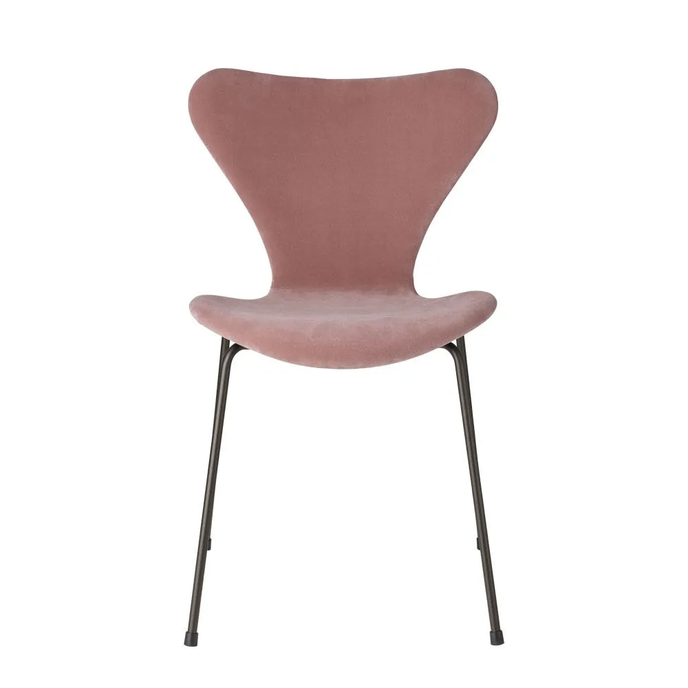 Fritz Hansen Series 7 Chair Upholstered Velvet Misty Rose 2