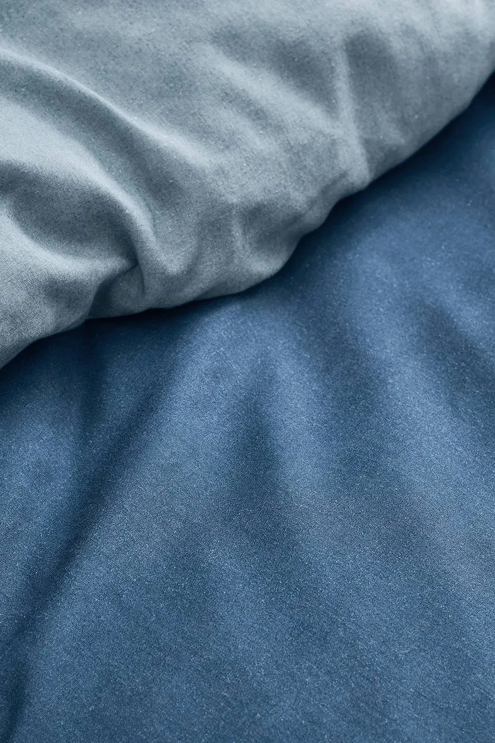 CHRISTY 'Relaxed Linen' Washed Finish Reversible Duvet Cover Set in Blue 3