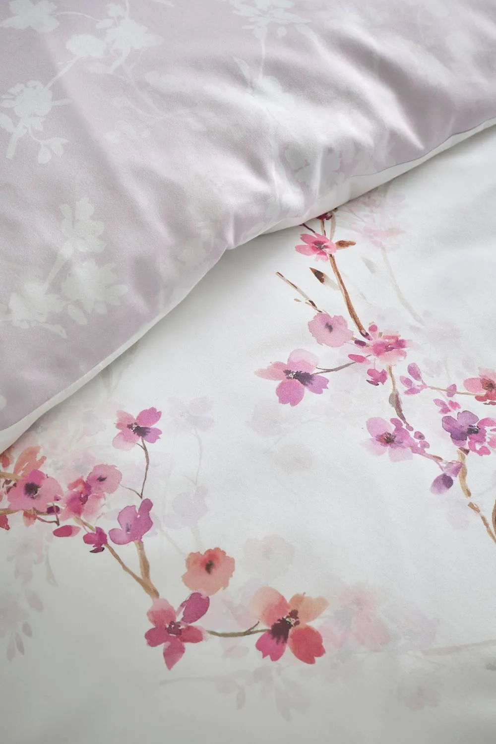 Appletree 'Blossom Flower' 100% Cotton Duvet Cover Set in White 3