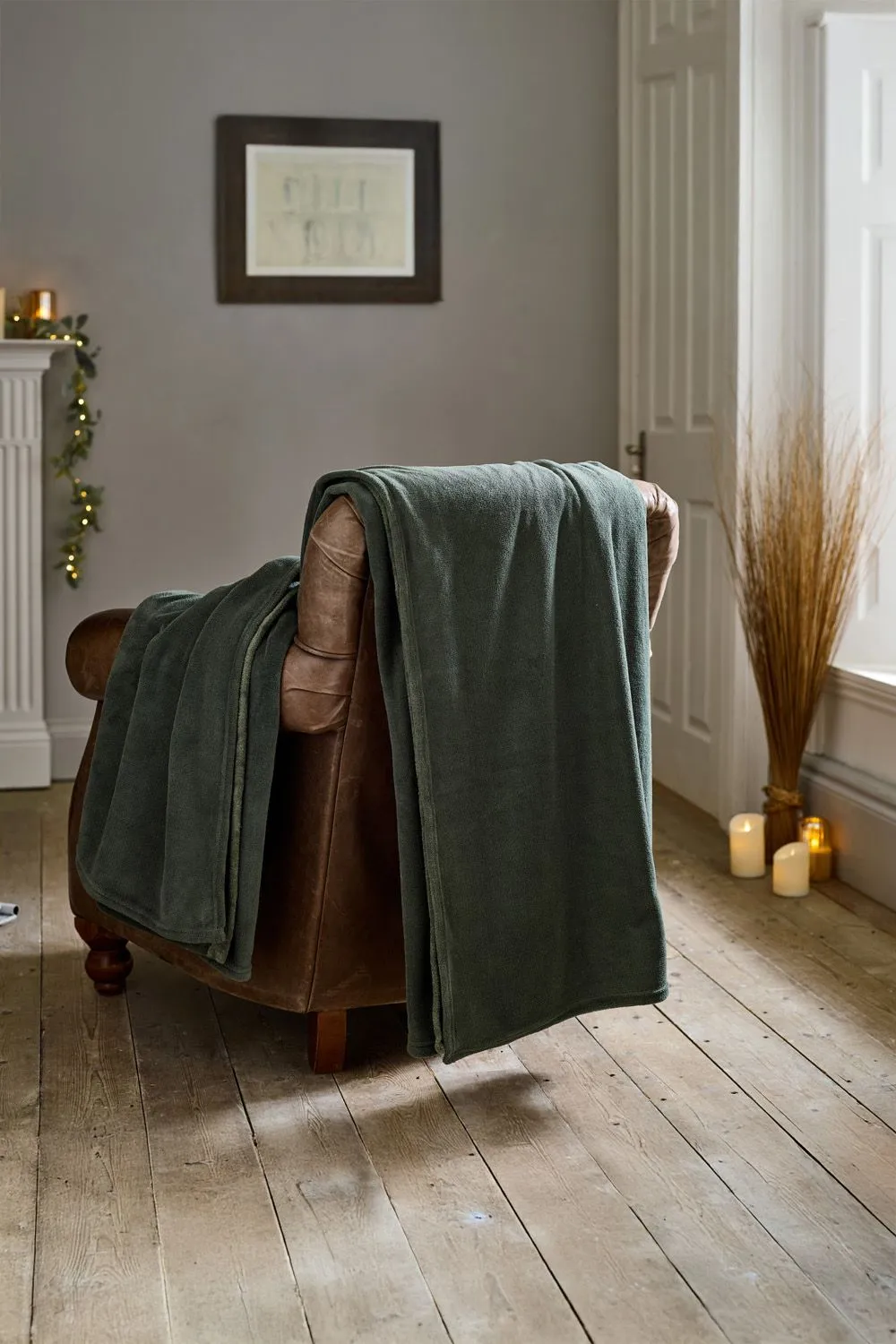 Deyongs "The Big One" Ultra-Soft Large Plush Throw - 230x270cm Oversized Fleece Blanket in Dark Green