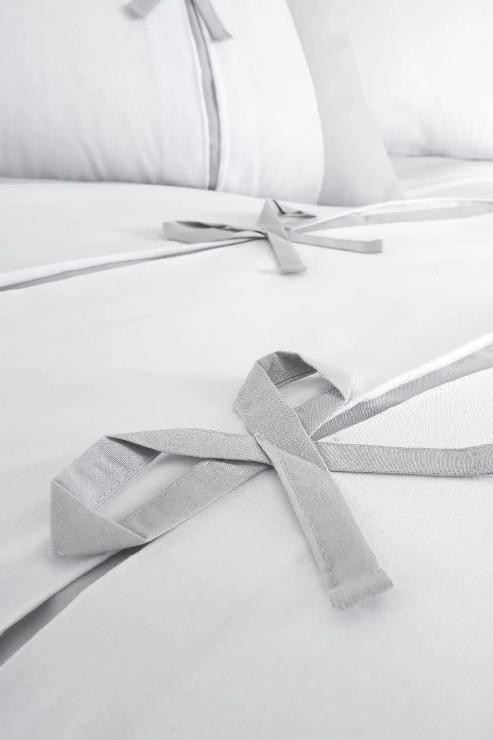 Catherine Lansfield Milo Bow Duvet Set in White 3