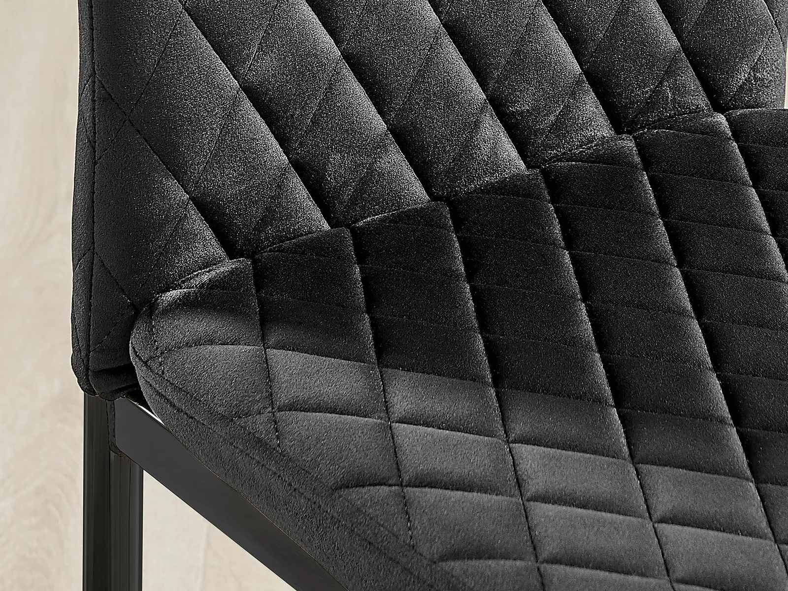 FurnitureboxUK Set of 6 Milan High Back Soft Touch Diamond Pattern Velvet Dining Chairs With Black Powder Coated Metal Legs 6