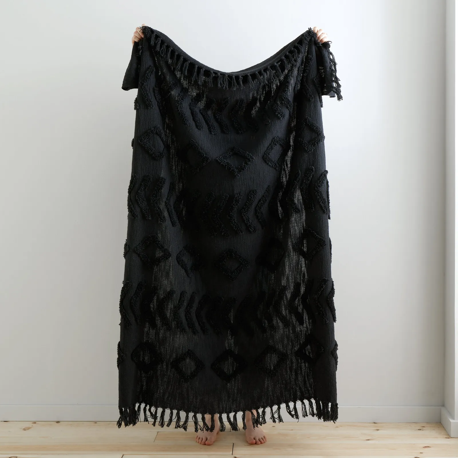 Pineapple Elephant Kabeli Tufted Cotton Throw Black