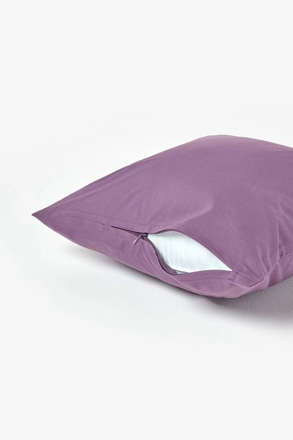 Homescapes Continental Egyptian Cotton Pillowcase 200 TC, 40 x 40 cm in Grape 3
