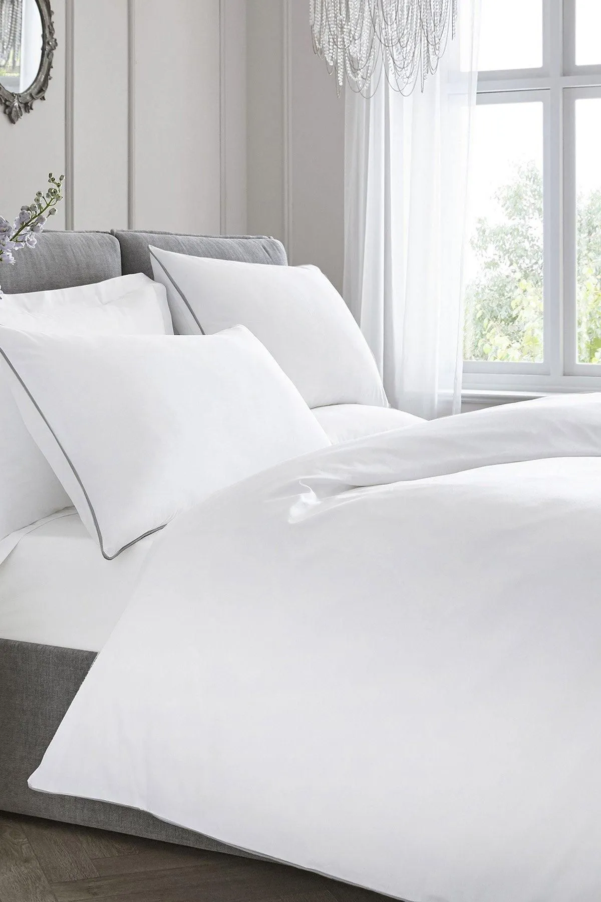 Appletree 'Premium 200TC Plain Dye' Hotel Quality 100% Percale Cotton Duvet Cover Set in White 1
