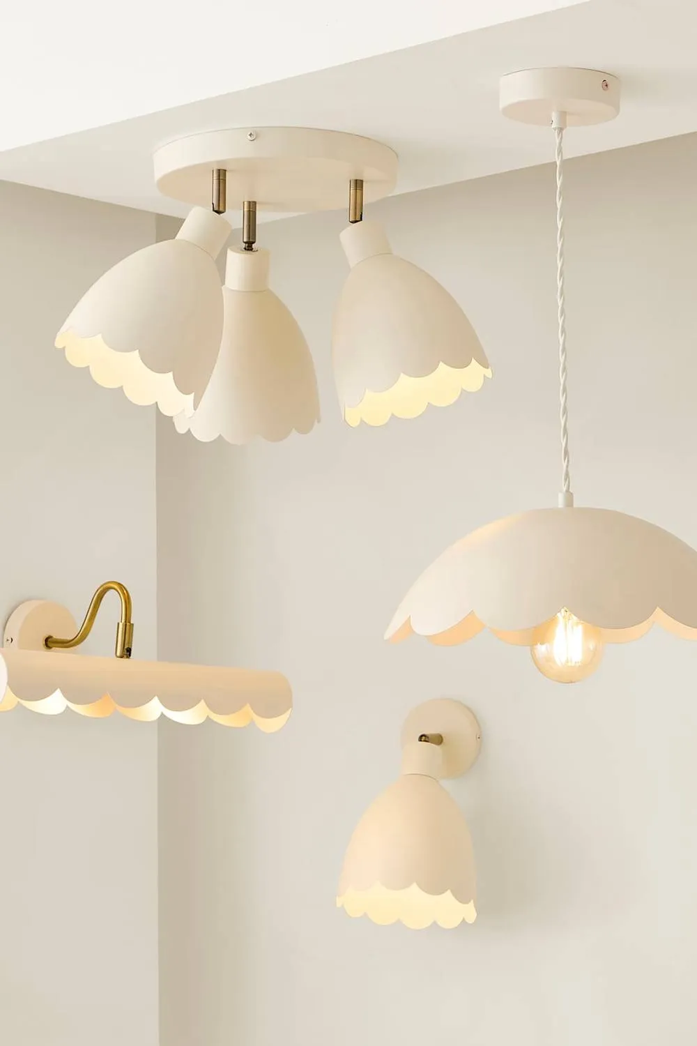 ValueLights Millie Pair of Flower Style Scallop Adjustable Wall Lights & Bulbs in Cream 6