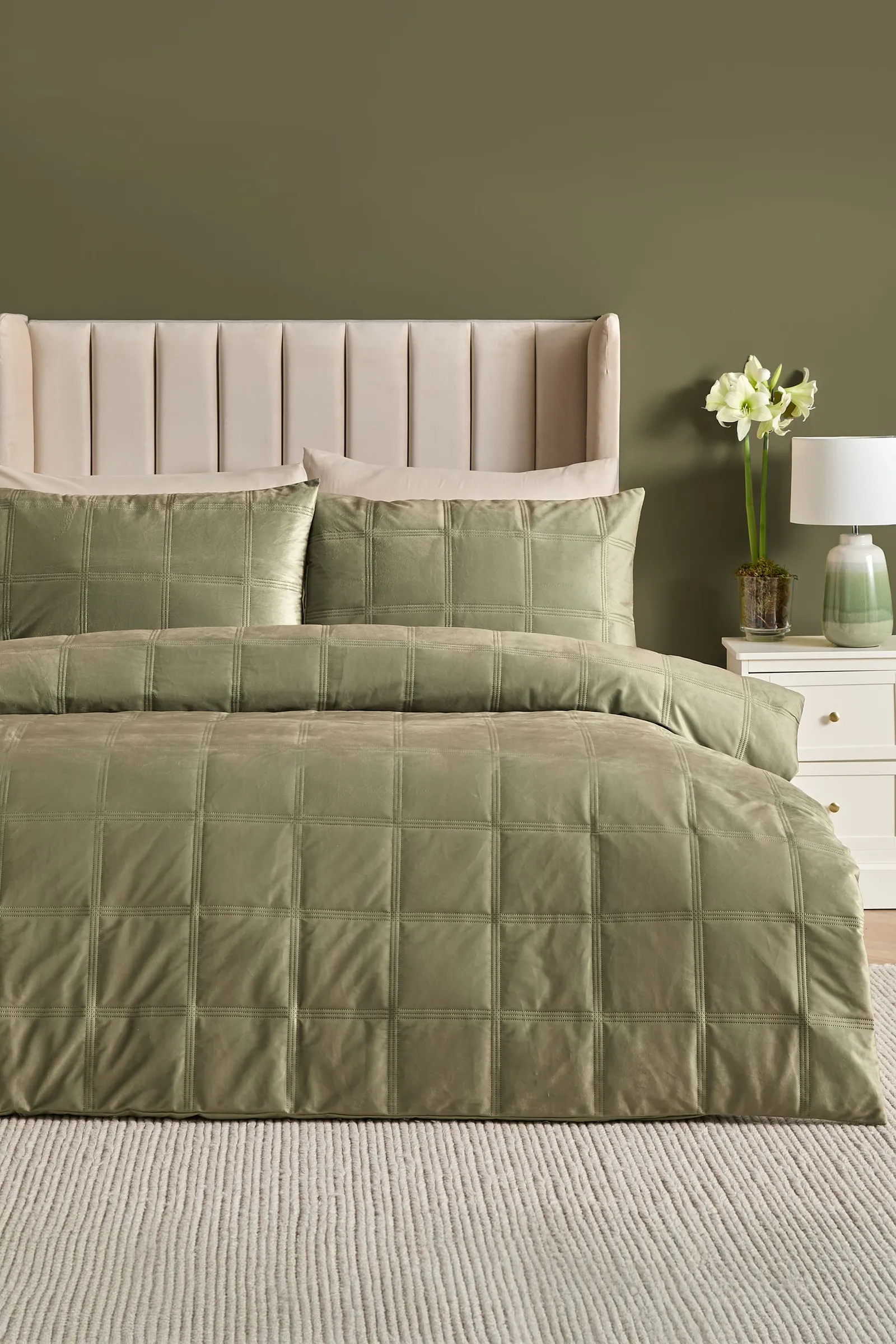 Soiree 'Brighton Square' Soft Velvet Box Stitched Duvet Cover Set in Green