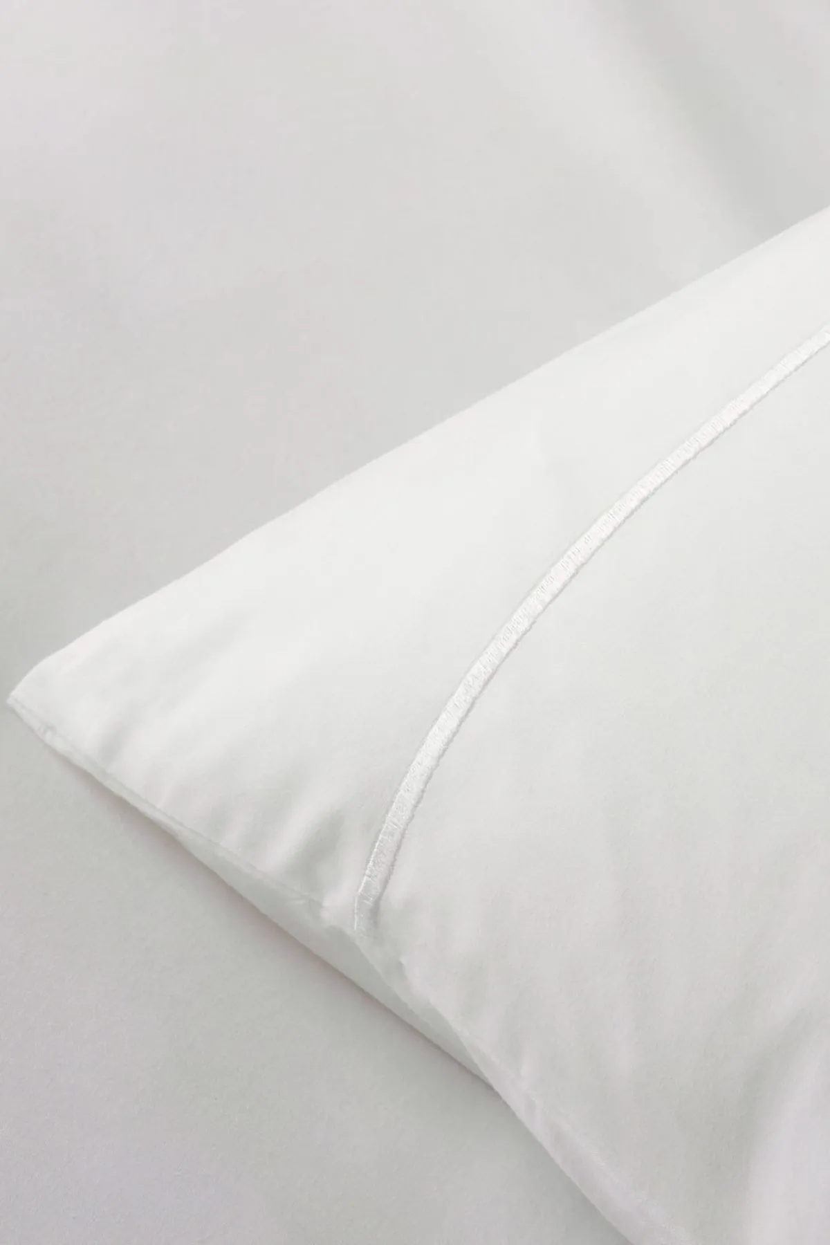 Soak&Sleep White 200TC Egyptian Cotton Housewife Pillowcase Pair 3