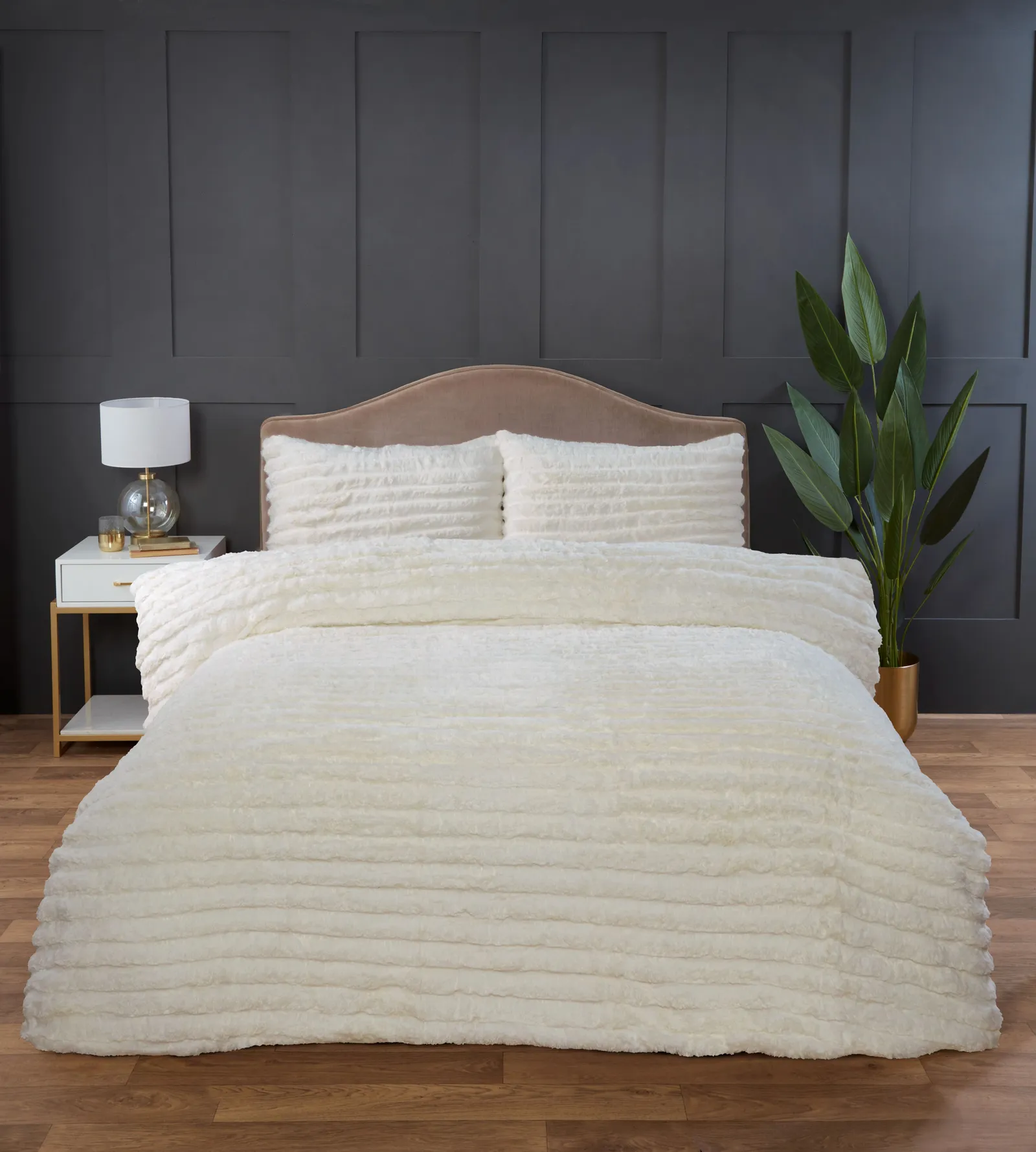 Rapport Home Chunky Ribbed Fur Polyester Soft & Cozy Duvet Cover Set With Pillowcase in White 1