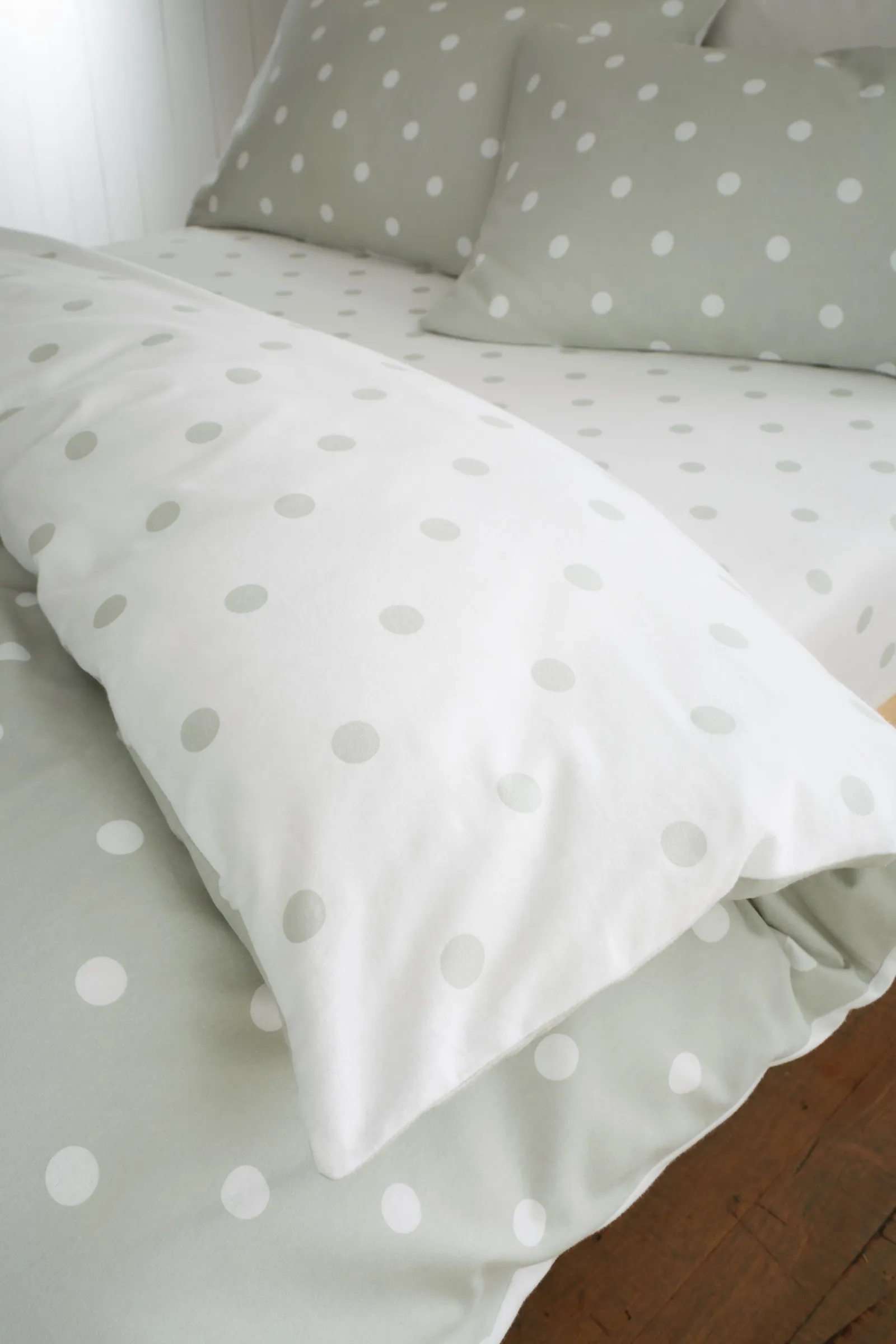 Catherine Lansfield 'Brushed Polka Dot' Cotton Fitted Sheet in Green 2