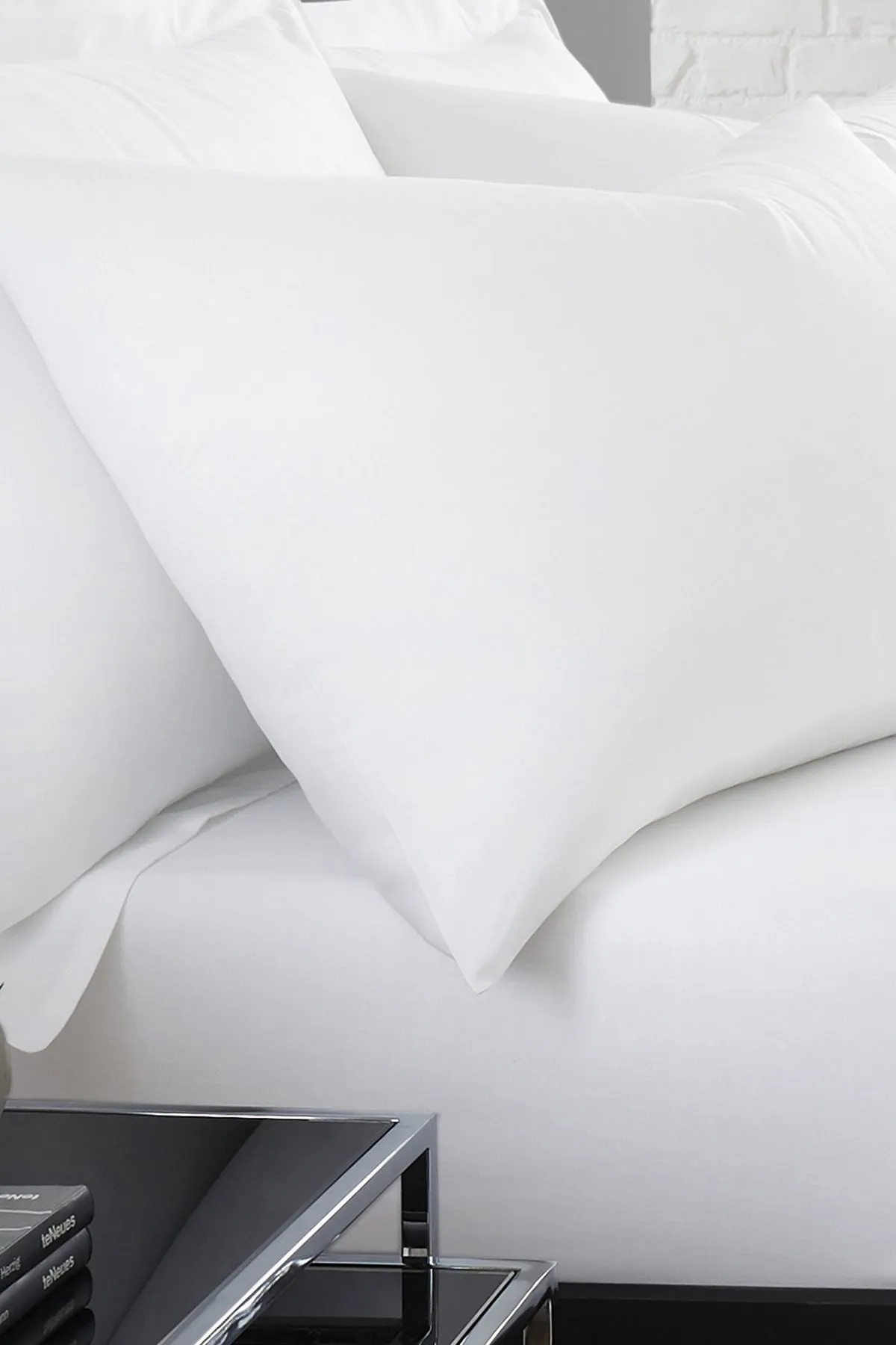 Serene 'Plain Dyed' Soft Touch Pair of Housewife Pillowcases in White