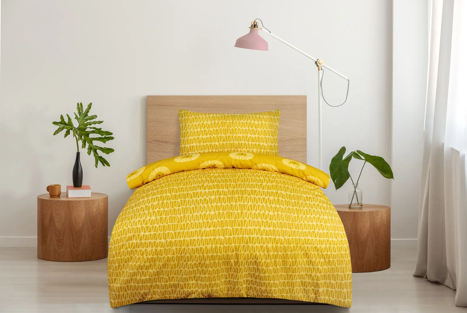 Smart Living Luxury Super Soft Lion Reversible Duvet Set & Pillowcases in Gold 2