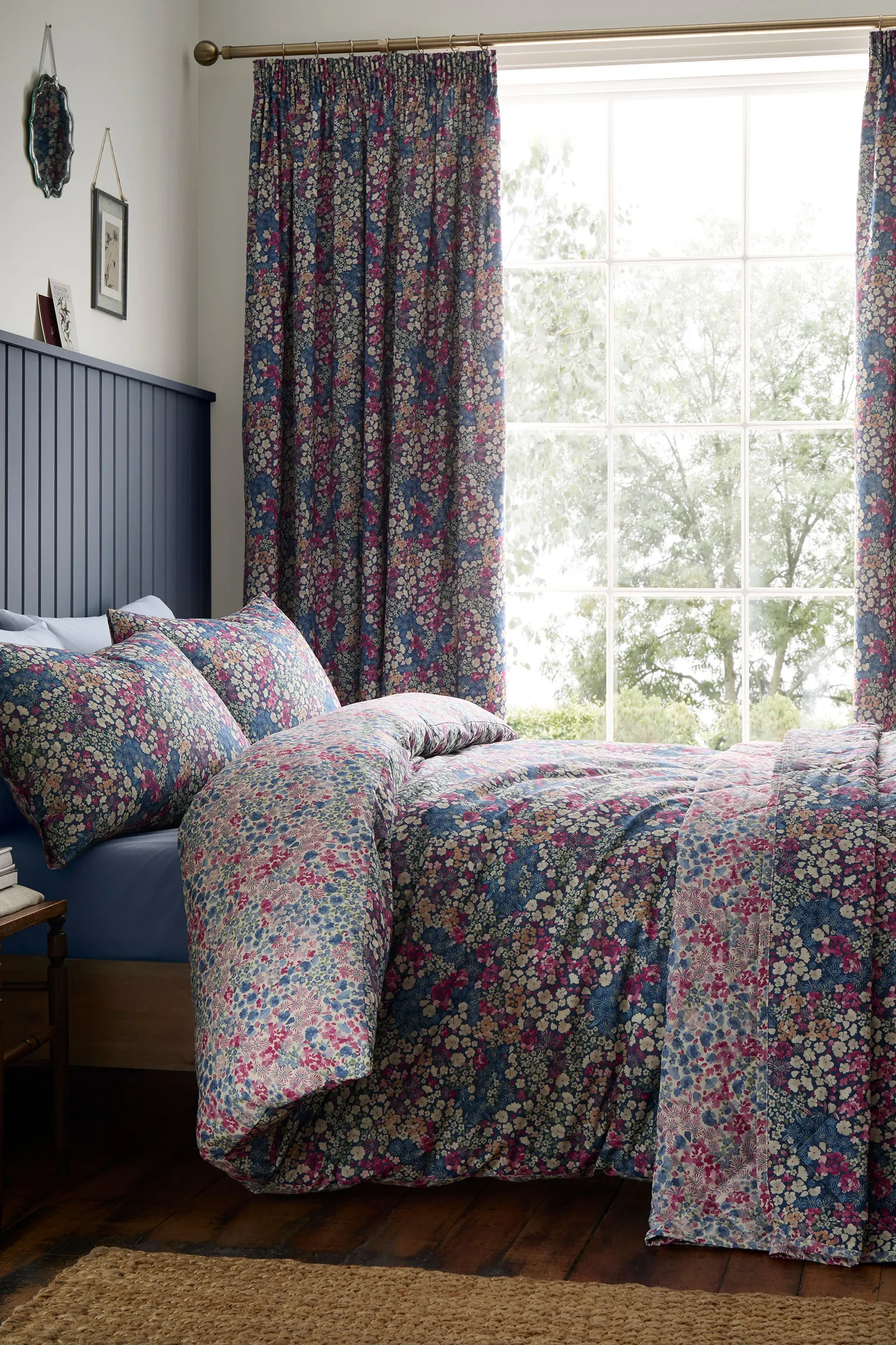 Dreams & Drapes 'Bessie' Ditsy Floral Print Quilted Bedspread in Navy 3