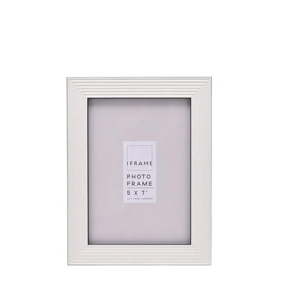 IFrame Monochrome Ribbed Photo Frame 2