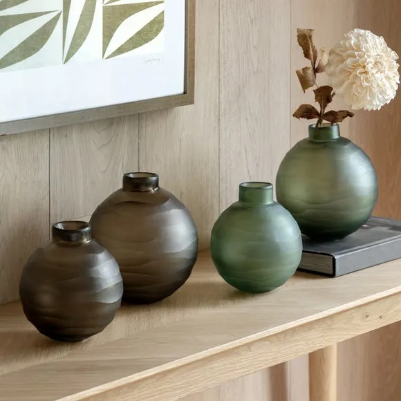 Crossland Grove Bevelled Glass Globe Vase Green 140X140X140Mm, Green 3