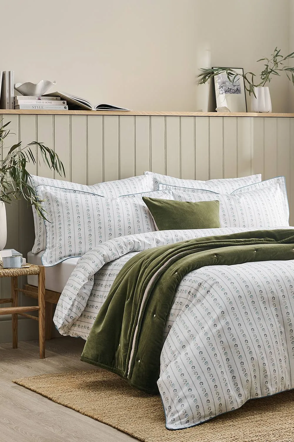 CHRISTY 'Rosamund' Botanical Cotton Sateen Duvet Cover Set in White