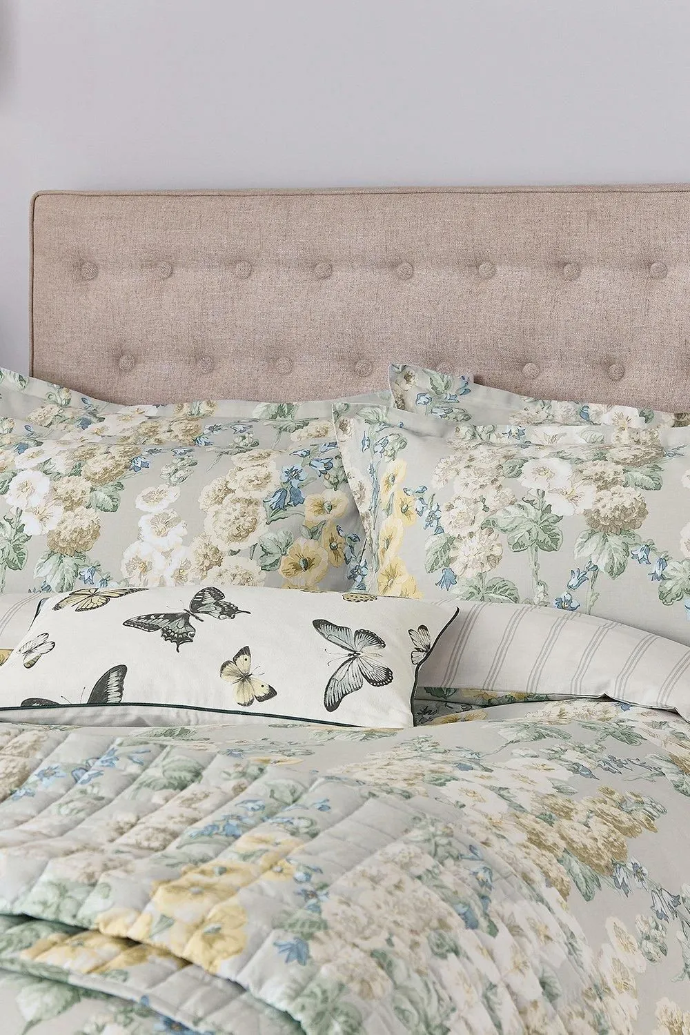 Sanderson 'Hollyhocks Cotton Duvet Cover Set in Silver 2