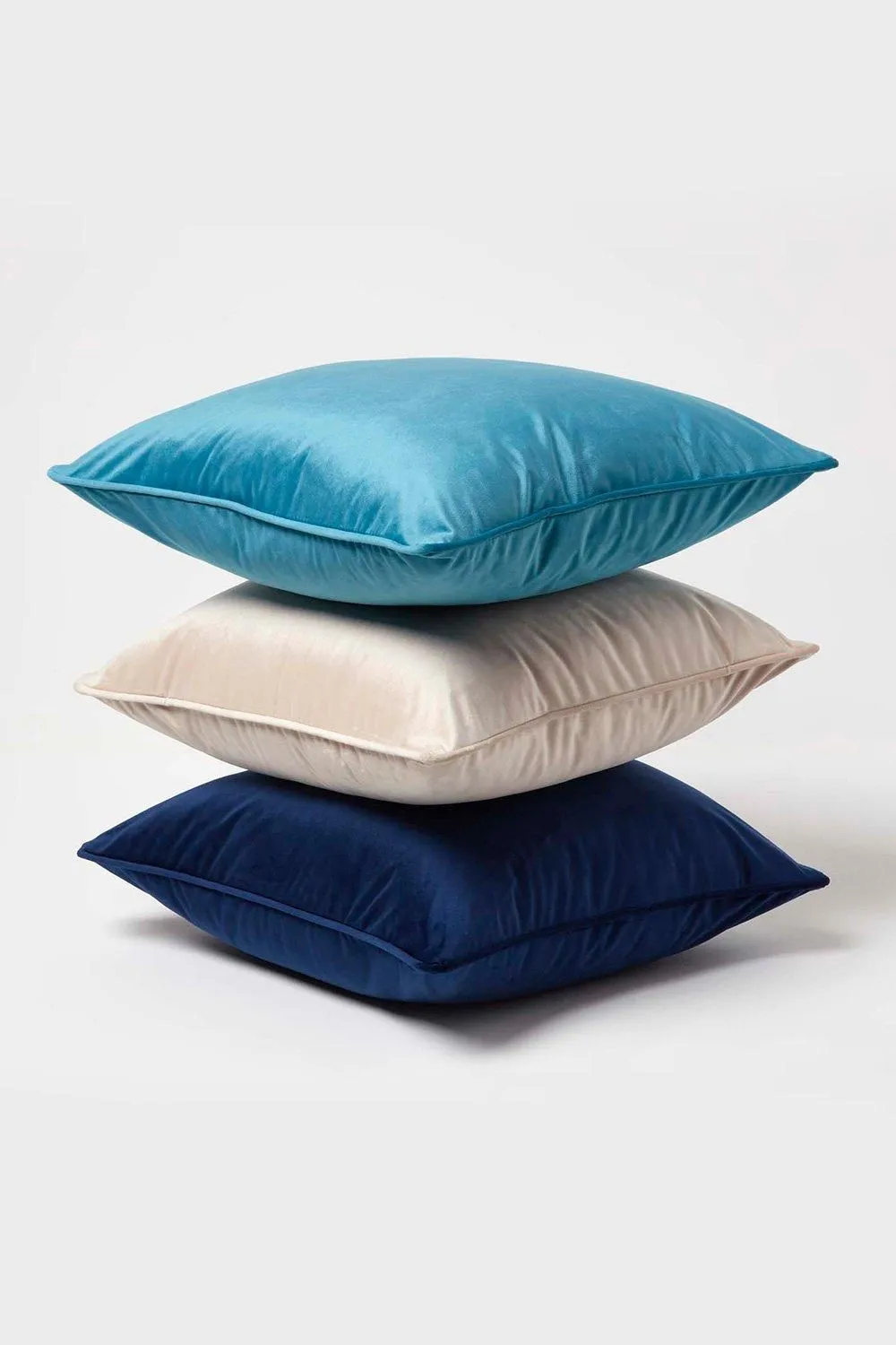 Homescapes Filled Velvet Cushion with Piped Edge 46 x 46 cm in Turquoise 6