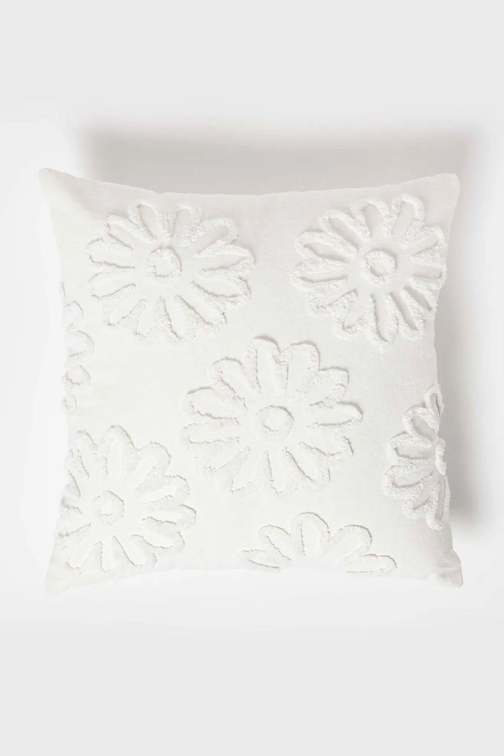 Homescapes Floral Daisy Tufted Cotton Cushion in White