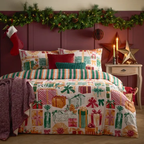Furn. All Wrapped Up Duvet Cover and Pillowcase Set
