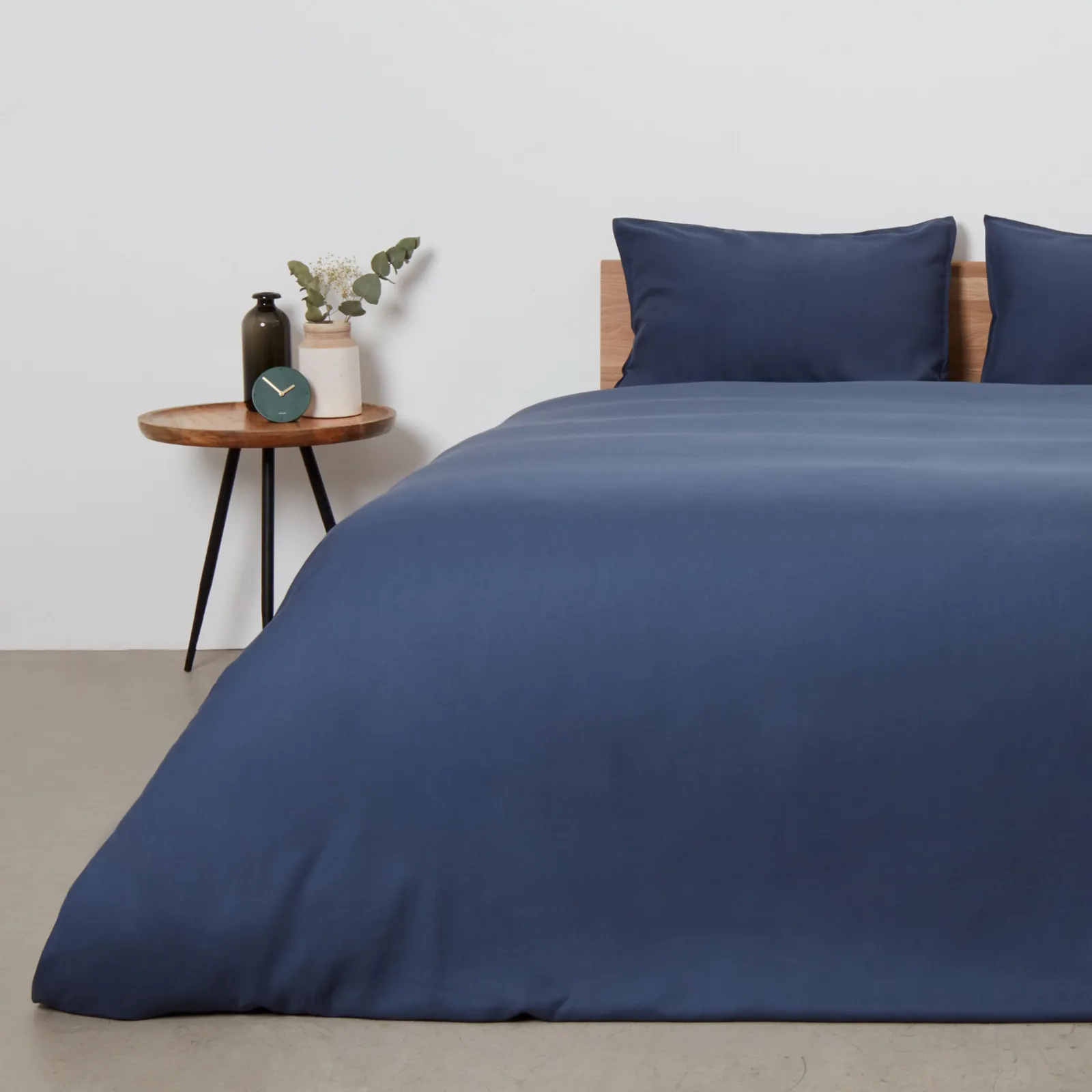 Panda London Panda Bamboo & French Linen Fitted Sheet in Navy 2