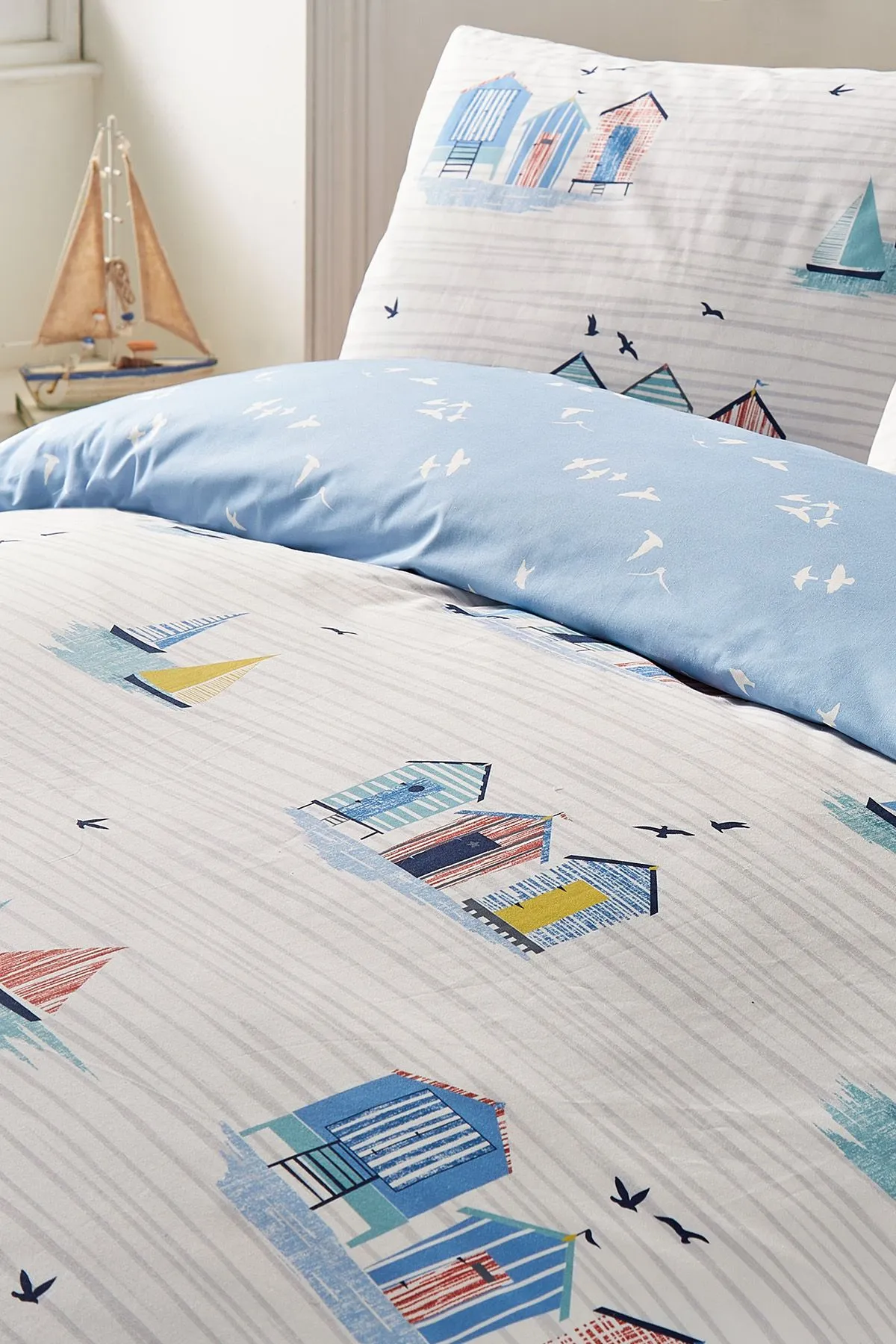 Fusion 'Beach Huts' Summer Seaside Print Duvet Cover Set in Blue 5