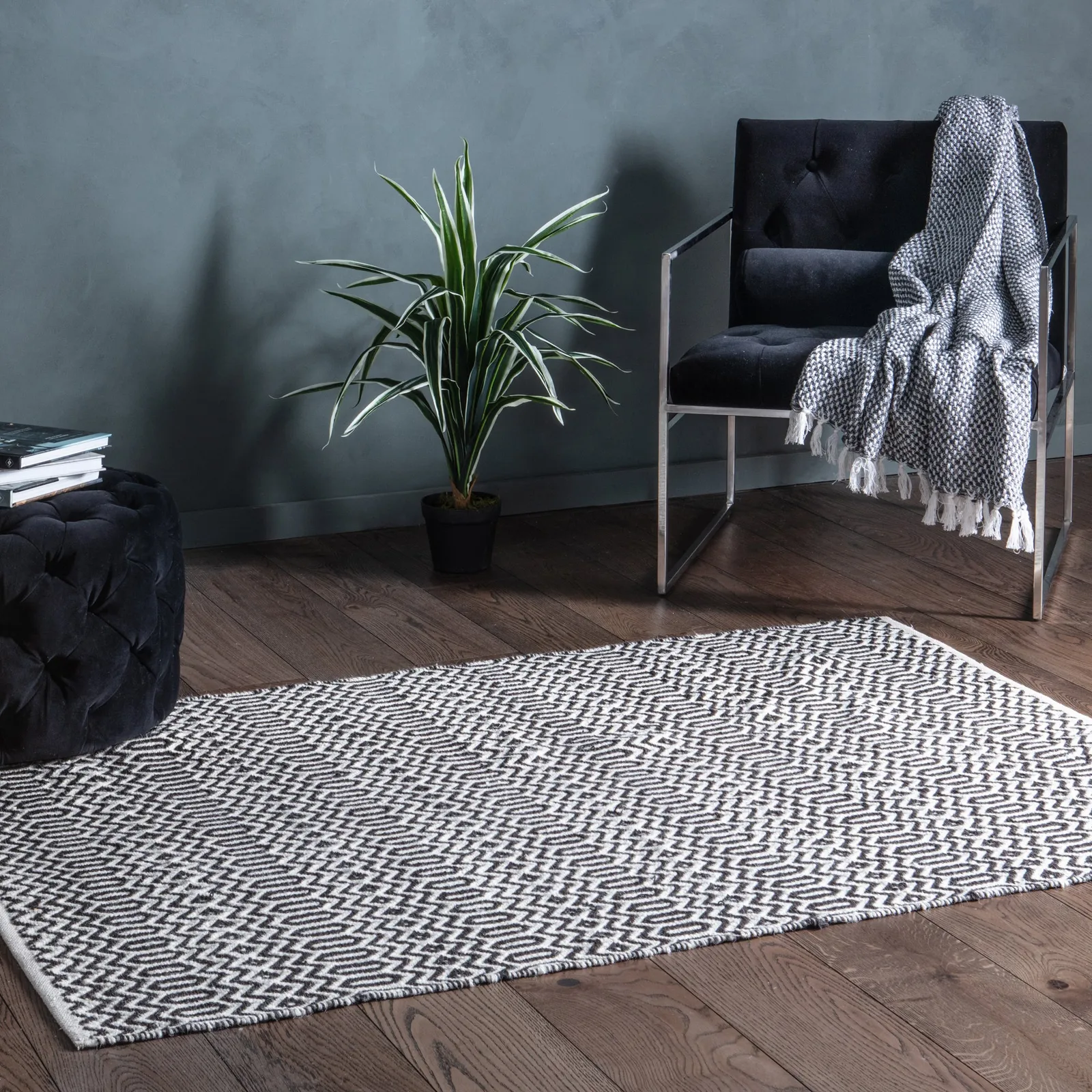 Kishan Rug Black and white