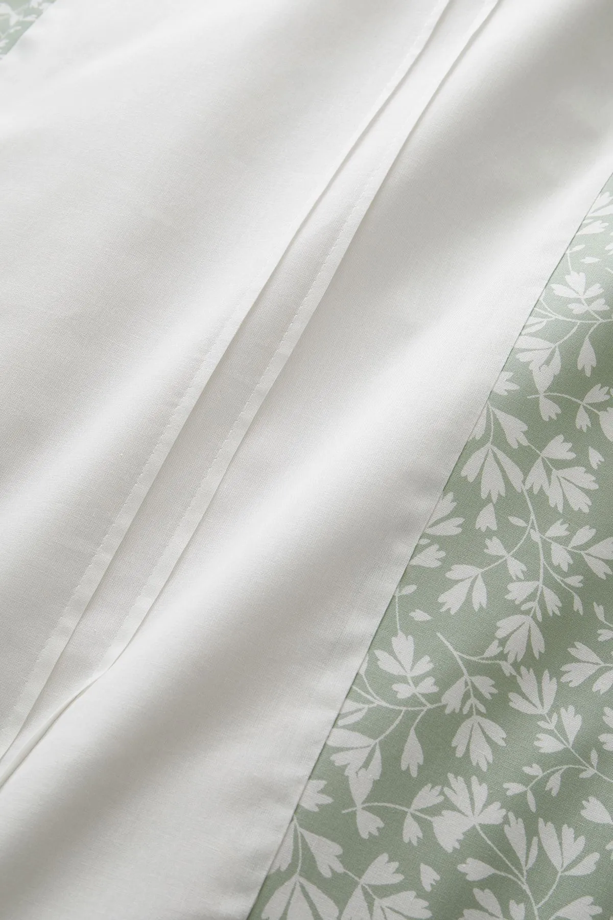 Dreams & Drapes 'Tess' Easy Care Ditsy Floral Leaf Print Duvet Cover Set in Green 3