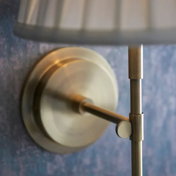 Vogue Holden Traditional Wall Light 2