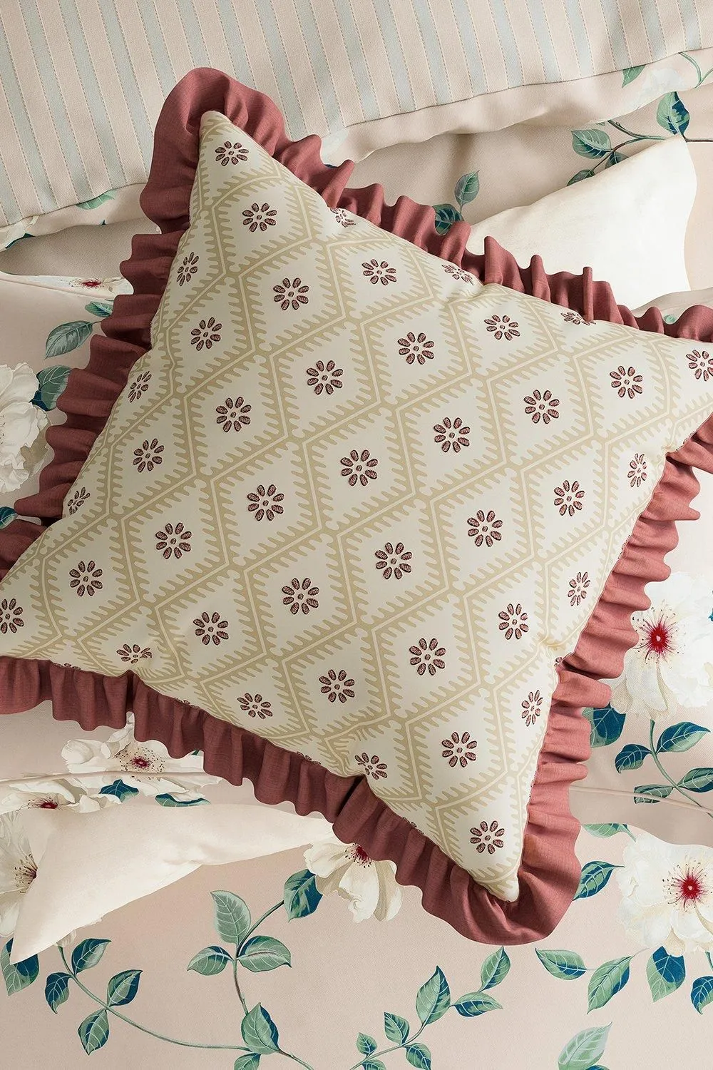 Sanderson 'Poets Rose' Cotton Duvet Cover Set in Pink 5