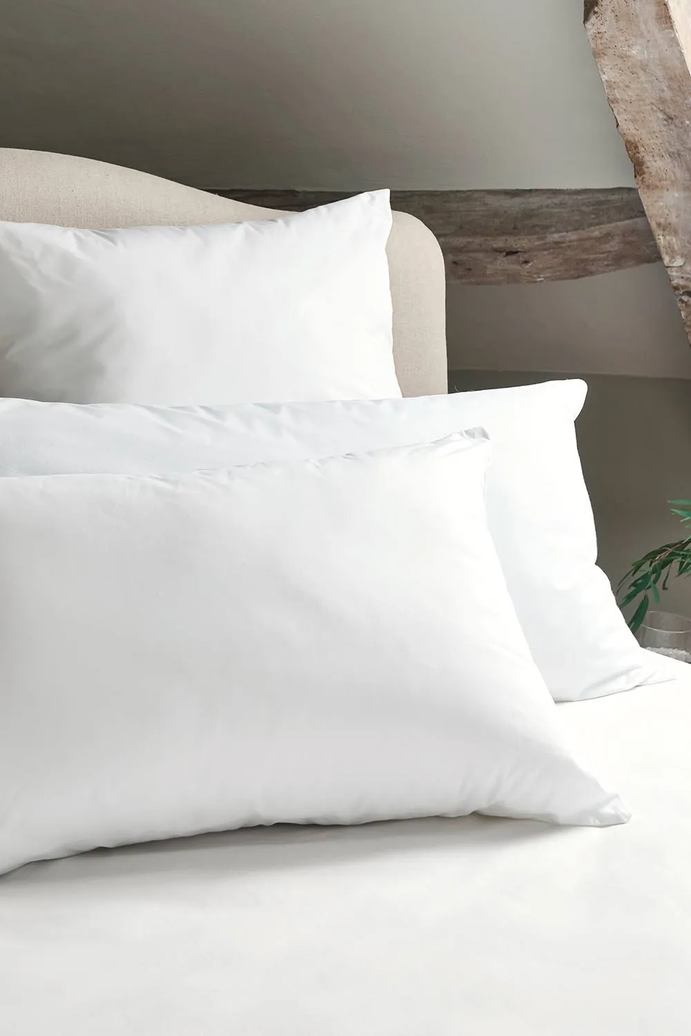 CHRISTY X Suspension Standard Pillow Soft Medium in White 2