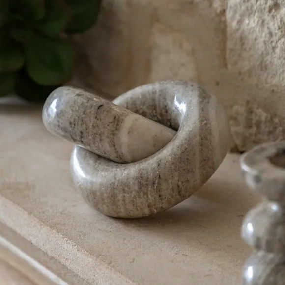 Cedar & Sage Avila Marble Link Ornament 1