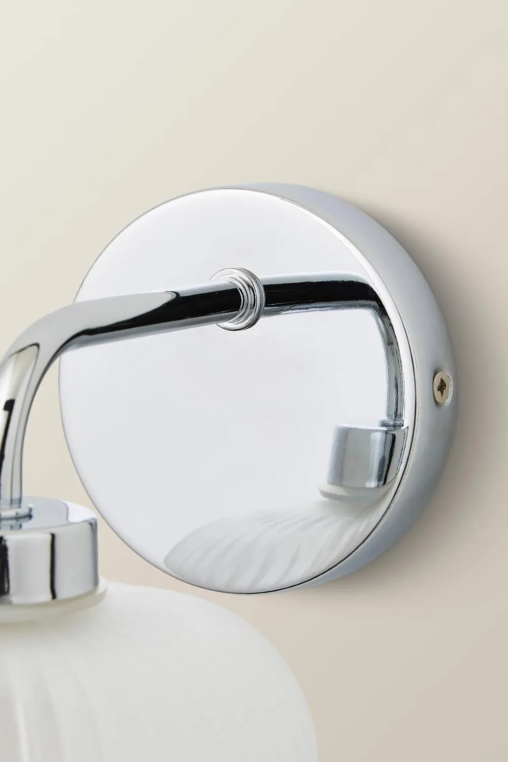 ValueLights Amaia Chrome Frosted Glass IP44 Wall Light with Bulb in Metallic Silver 5